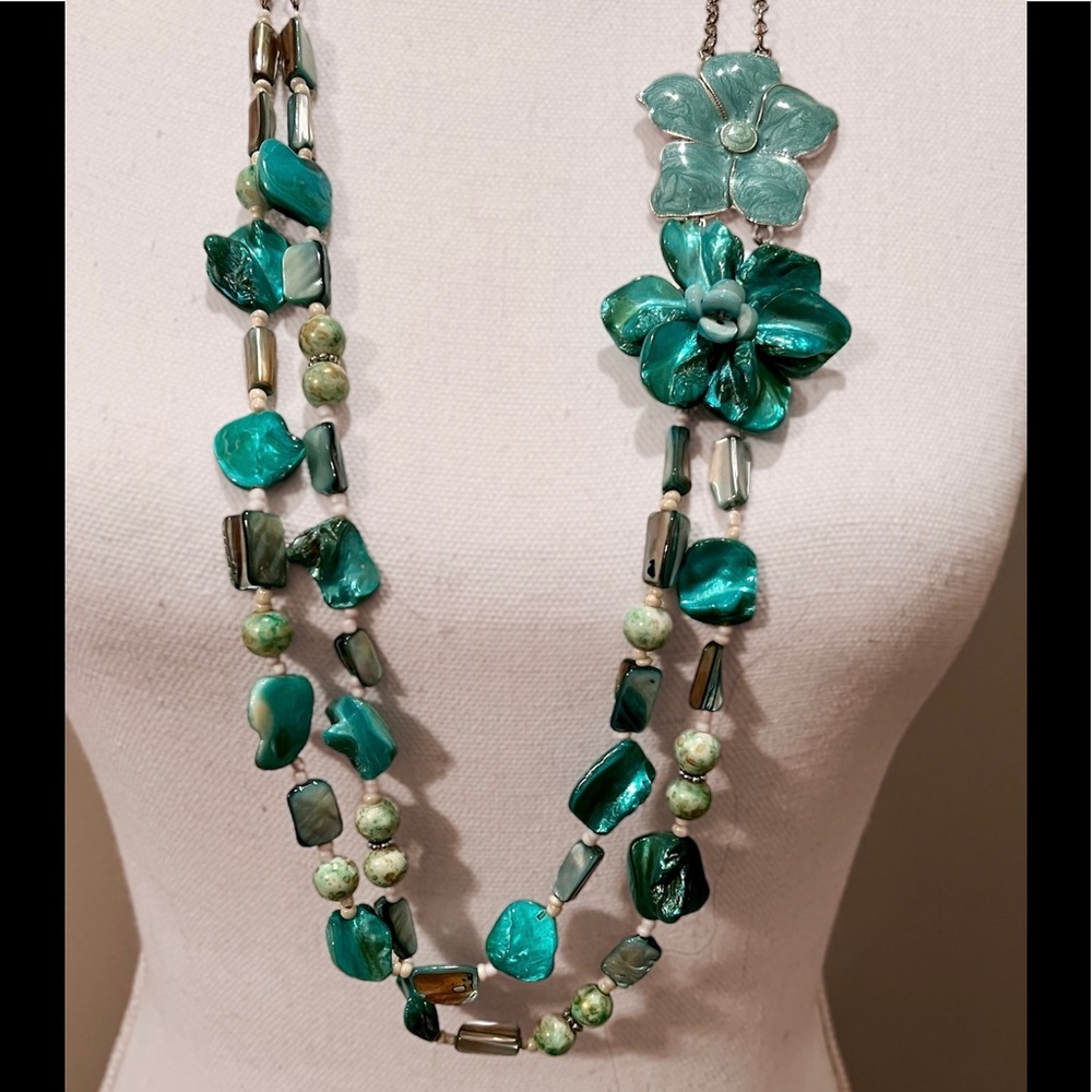 New York & Company Shell Floral Necklace